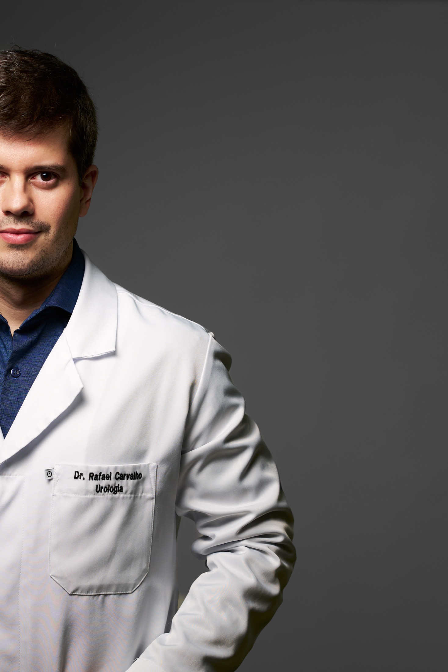 Dr. Rafael Carvalho, médico urologista
